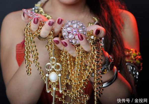 贝格富配资 金价仍在回落！2025年4月24日各大金店黄金价格多少钱一克？