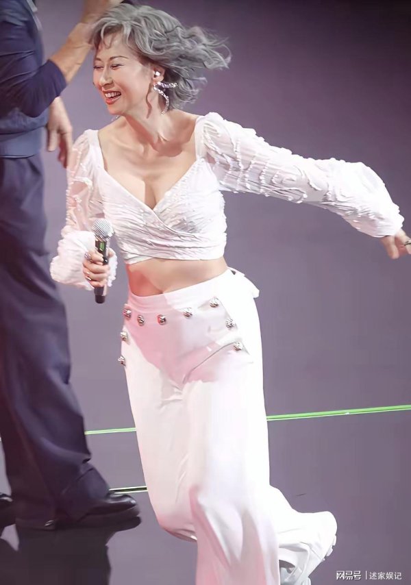 六六配资 65岁叶倩文状态引热议：是不生娃的功劳，还是自律的胜利？